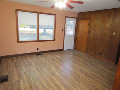 644 Warwick Rd, Winchester, NH 03470 - photo 3