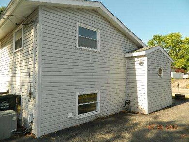 1616 Sacramento Dr, Carpentersville, IL 60110 - photo 3