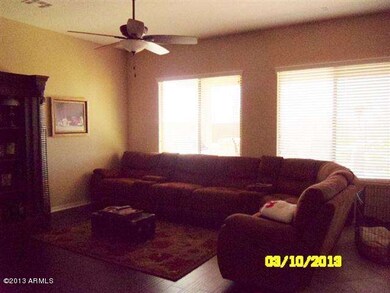FAMILY ROOM (2)