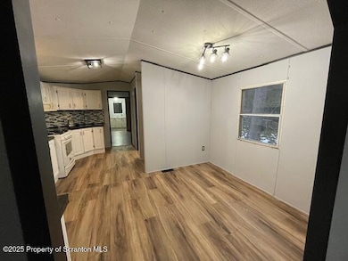 69 Robin Ln, Clifton Township, PA 18424 - photo 7