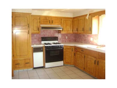 27 Vigilant St, Cranston, RI 02920 - photo 2