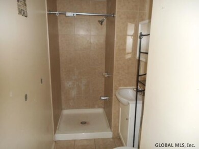 16 Moyston St, Schenectady, NY 12307 - photo 4