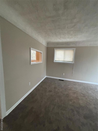 28426 Sutherland St, Southfield, MI 48076 - photo 3