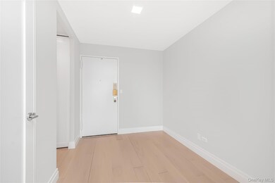 Whitehall unit 23V, Bronx, NY 10463 - photo 4