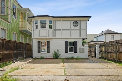 Exterior & Parking