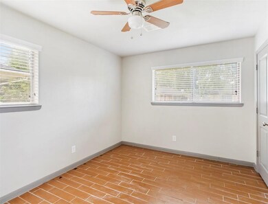 5614 Maywood Dr, Houston, TX 77053 - photo 7