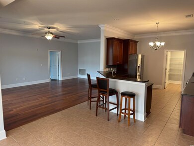 Kitchen with kitchen peninsula, stainless steel fr