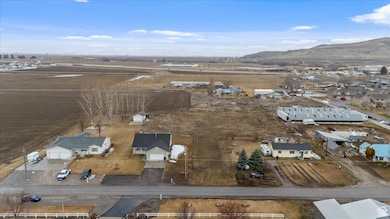 Drone / aerial view featuring a mountain view