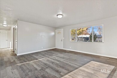 10033 W Idlewood Dr, Boise, ID 83709 - photo 7