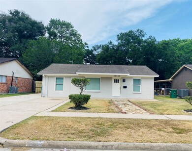 10907 Keese Dr, Houston, TX 77089 - photo 2