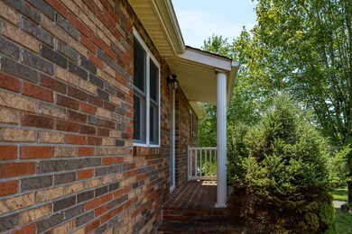 110 Riverview Ave, Watauga, TN 37694 - photo 3