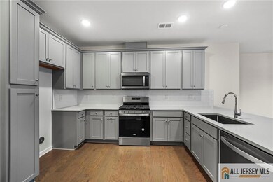 101 Sadie Cir, New Brunswick, NJ 08901 - photo 3