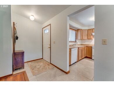 680 Collins Crest St, Gladstone, OR 97027 - photo 6