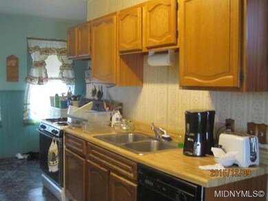 KITCHEN W/APPLIANCES