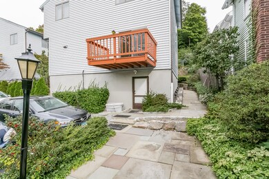 027-79A PemberwickRdGreenwichCT_Rear_Vie