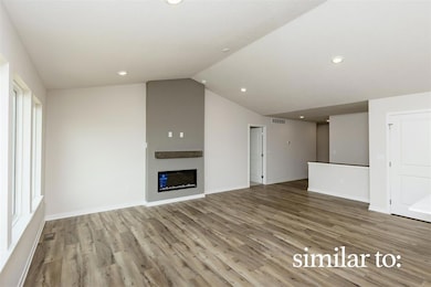 4295 Grover Woods Ln, Des Moines, IA 50317 - photo 3