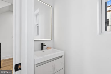 2024 N Palethorp St, Philadelphia, PA 19122 - photo 4