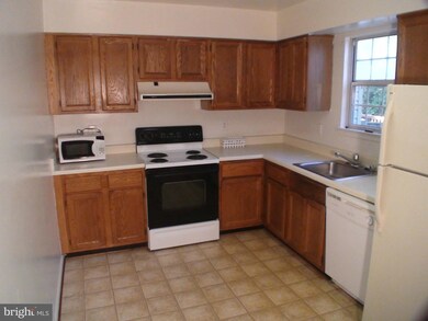 14758 Mcknew Rd, Burtonsville, MD 20866 - photo 2