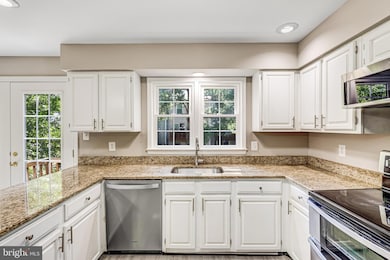 8182 Cliffview Ave, Springfield, VA 22153 - photo 7