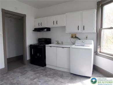 502 W Pennsylvania Ave unit 1/2, Pen Argyl, PA 18072 - photo 6