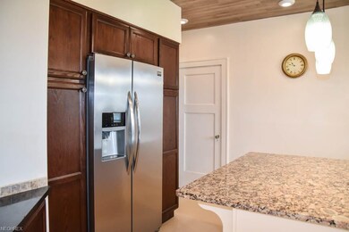 Beautiful cabinets, pantry space and soft close ha