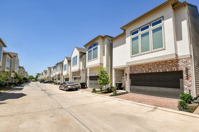 145 Knightsbridge Park Ln, Houston, TX 77018 - photo 4