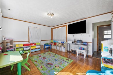 10 Ellsmere St, Worcester, MA 01604 - photo 2