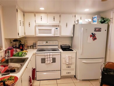 Kitchen, all working appliances