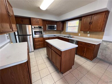 581 Getz Rd, Pen Argyl, PA 18072 - photo 4