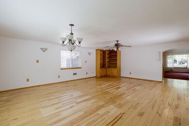 38-web-or-mls-19683 Platinum Way-22