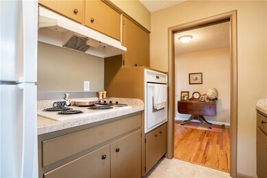 3202 E 26th St, Des Moines, IA 50317 - photo 4