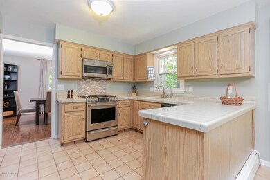 90 Woodbrook Dr, Stamford, CT 06907 - photo 6