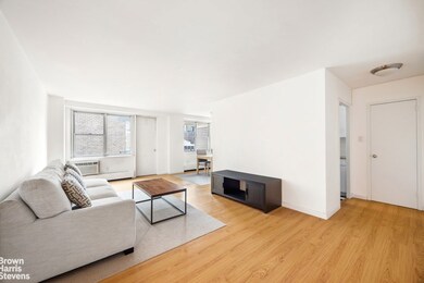 Lincoln Guild Apartments unit 19GW, New York, NY 10023 - photo 3