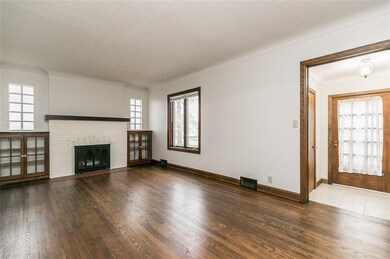 2110 Johnson Ave NW, Cedar Rapids, IA 52405 - photo 2