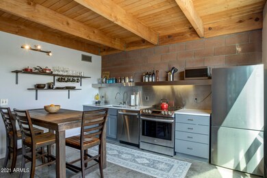 Beautiful modern kitchen (2nd level)