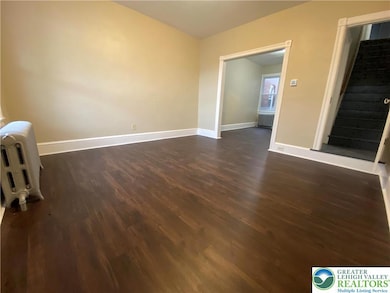 122 S Spruce St, Nazareth, PA 18064 - photo 2