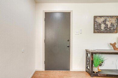 302 Prairie Ave, Cleburne, TX 76033 - photo 4