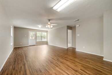 6506 Bryant Park Ct, Houston, TX 77086 - photo 6