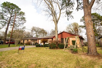 746 Dezso Dr, Alvin, TX 77511 - photo 2