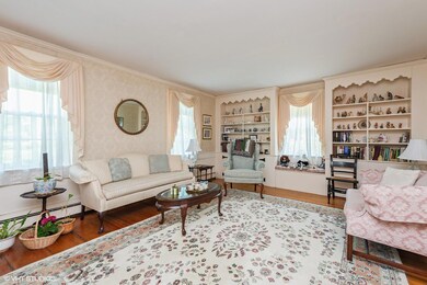 02_470MainSt_1_LivingRoom_MLSuse_1500x15