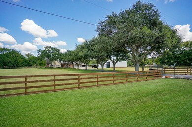 331 Twin Ln, Rosenberg, TX 77471 - photo 3