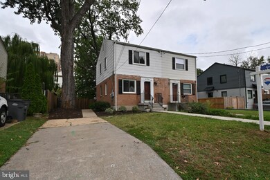 5720 Fenwick Dr, Alexandria, VA 22303 - photo 2