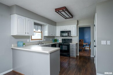 820 W 58th St, Davenport, IA 52806 - photo 6