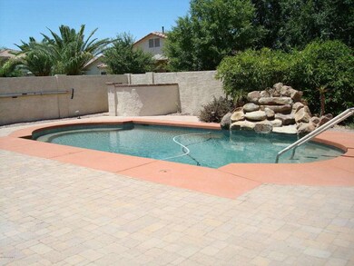 Pool & Water Feature