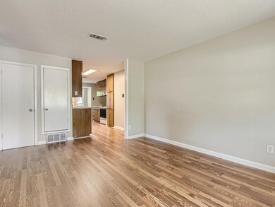 467 Arwine Dr, Hurst, TX 76053 - photo 4