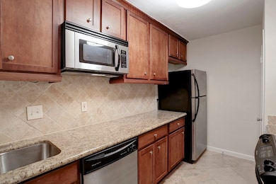 Lot of Cabinet Space
       Under Counter Lightin