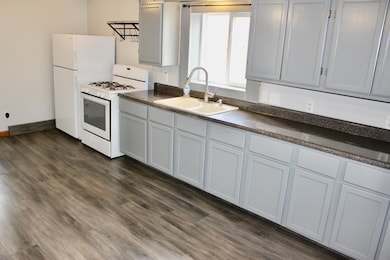 306 3rd St, Blairsburg, IA 50034 - photo 6