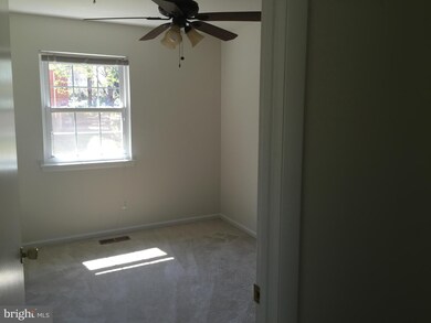 9745 Hagel Cir unit D, Lorton, VA 22079 - photo 2