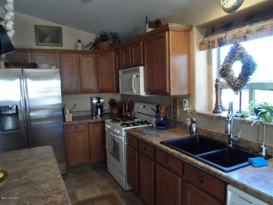 Large Sink/Gas Stove