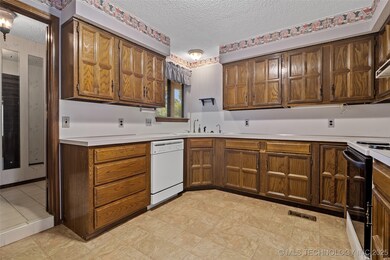 2320 W Nashville Ct, Broken Arrow, OK 74012 - photo 5